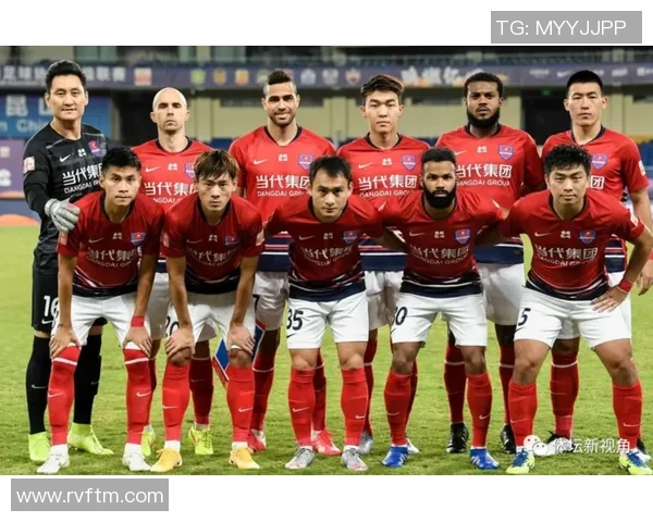 武汉羽毛球队在城市联赛中的团队协作表现分析与点评